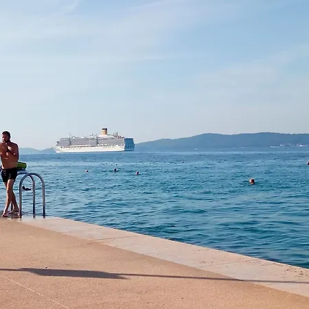 Lejlighed Shared By Oldtown And 400 M Away Zadar