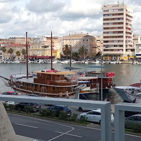 Shared By Oldtown And 400 M Away Lejlighed Zadar