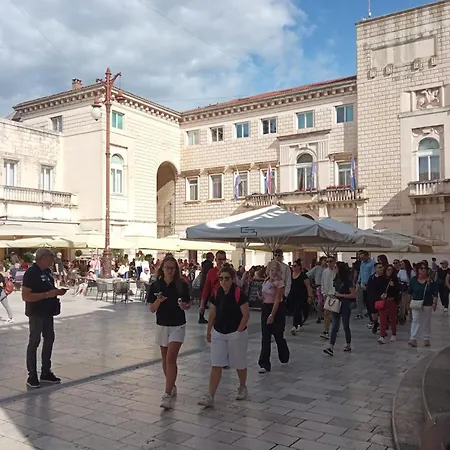 Lejlighed Shared By Oldtown And 400 M Away Zadar