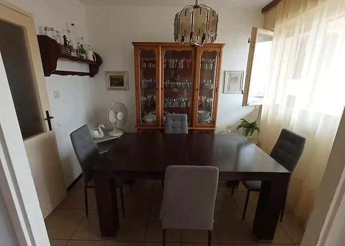 Shared By Oldtown And 400 M Away アパート