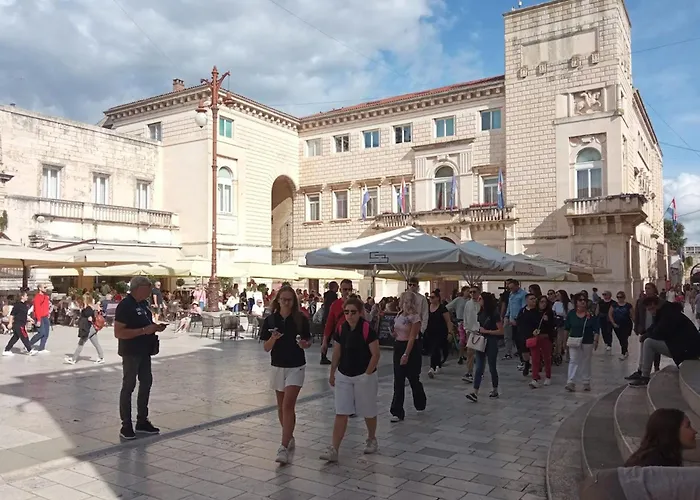 アパート Shared By Oldtown And 400 M Away ザダル