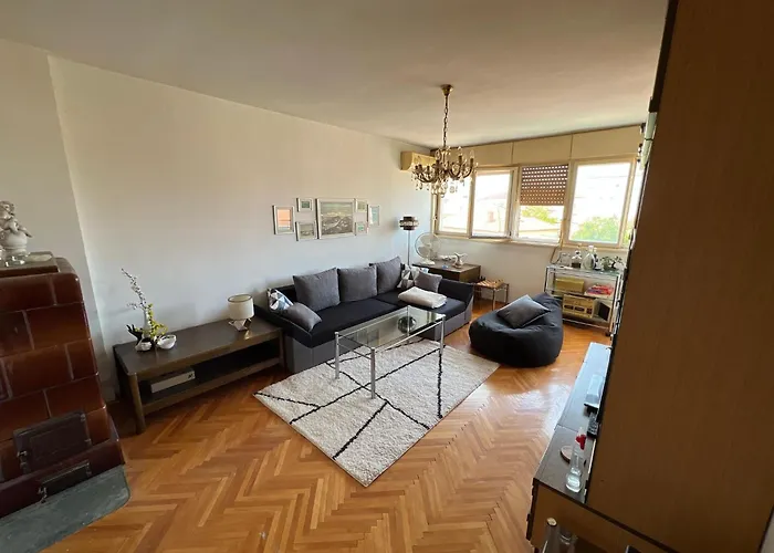 Shared By Oldtown And 400 M Away ザダル