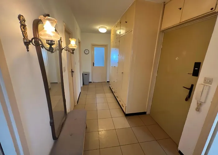 Shared By Oldtown And 400 M Away * ザダル