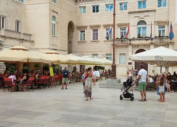 Shared By Oldtown And 400 M Away アパート *