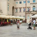 Shared By Oldtown And 400 M Away Apartment *