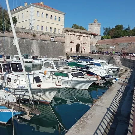 Shared By Oldtown And 400 M Away Apartment *