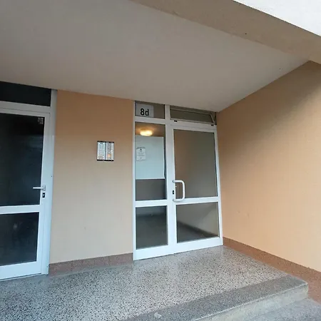 Apartment Shared By Oldtown And 400 M Away